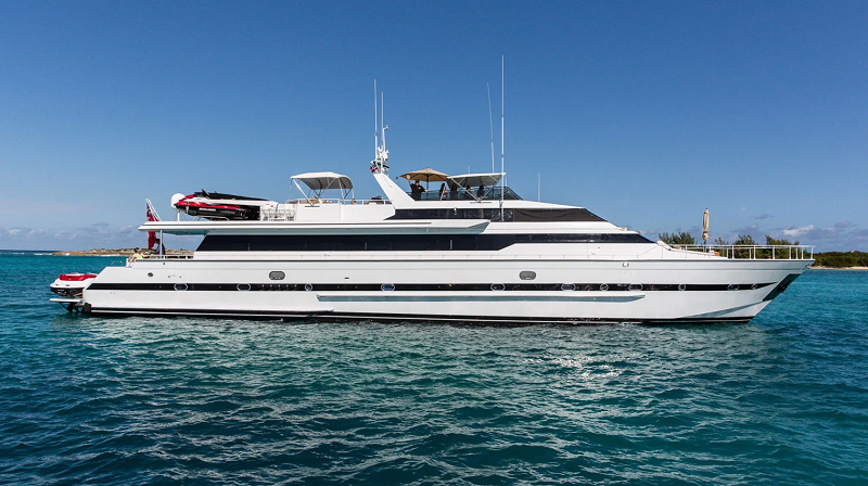 32m Versilcraft Yacht Illusions Partly Sinks in Isla Mujeres, Mexico