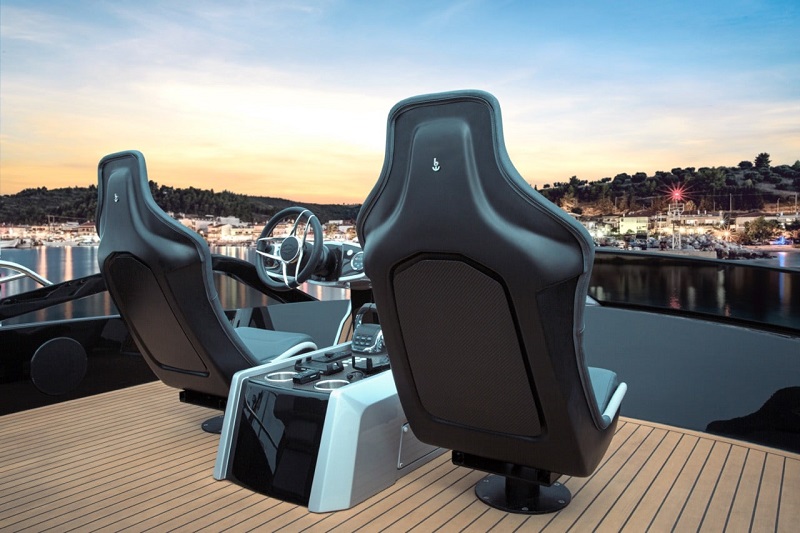 Helm seats for yachts: discovering the Besenzoni range with over 50 models