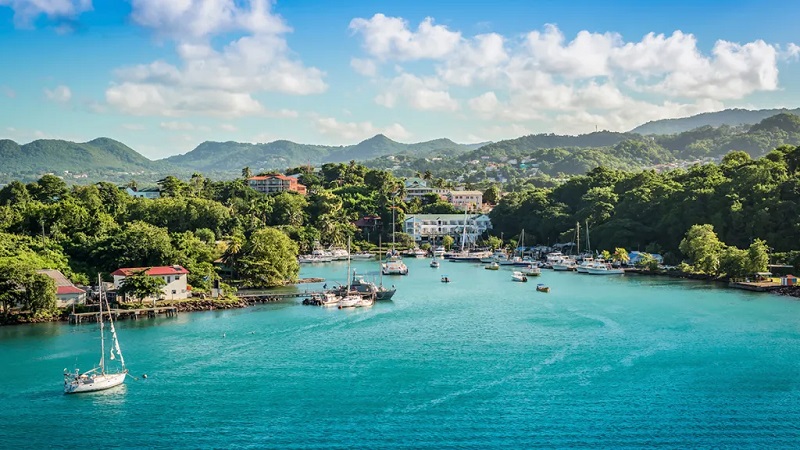 Four Seasons Yachts Wants to Take You to the Caribbean for the Holidays