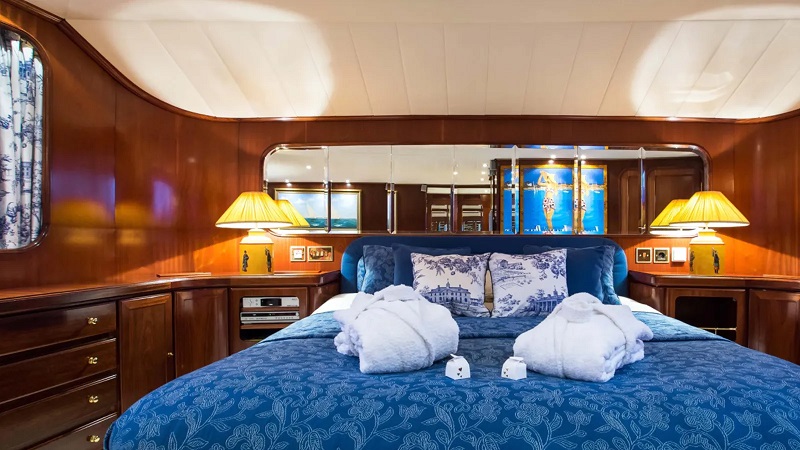 35m Benetti motor yacht Star of the Sea for sale