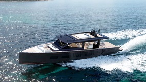 This Speedy 75-Foot Motoryacht Has a Fold-Down Stern That Drops Right Into the Sea