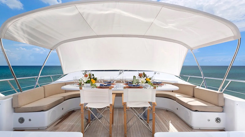 40m Overmarine 32-knot open yacht Incognito for sale