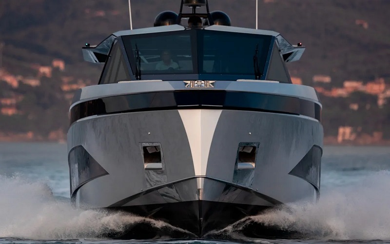 This New 70-Foot Weekend Cruiser Has a Salon That Doubles as a Solarium