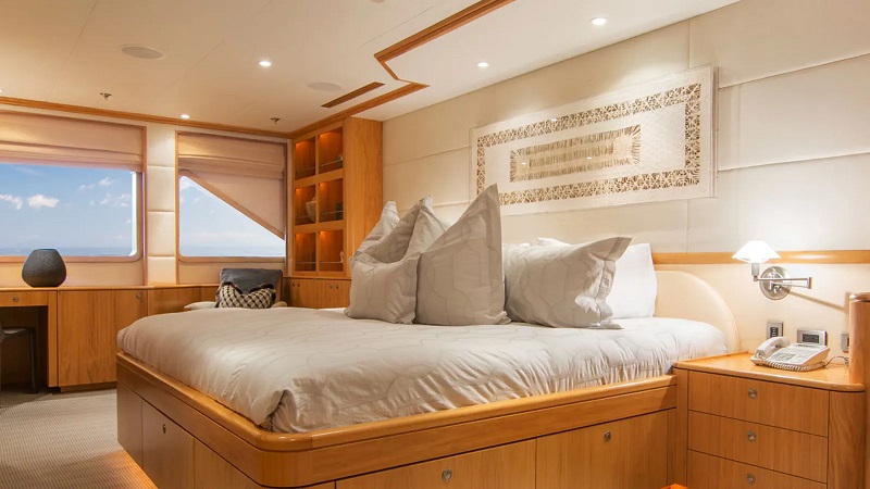 max-width:100% !important;M price drop on 40m Palmer Johnson yacht 4*Puppies