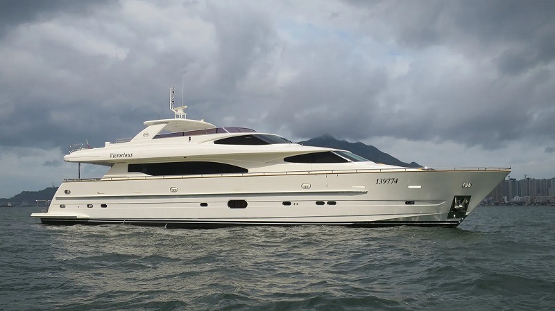 30m Horizon motor yacht Victorious sold