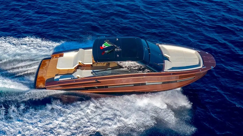 FIART P52: THE QUEEN OF DESIGN SAILS LIKE A STRADIVARIUS