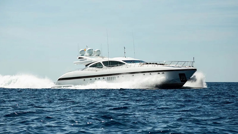 €500k price drop on 40m Mangusta motor yacht Plan A