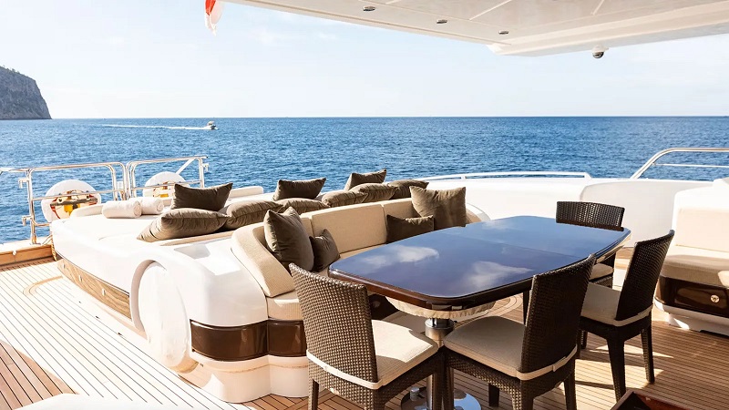 €500k price drop on 40m Mangusta motor yacht Plan A