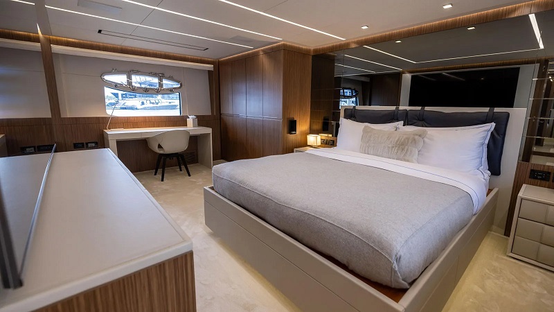 0K price drop announced on 33m Pershing motor yacht Naav