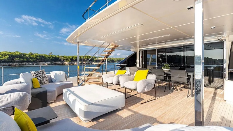 33m Custom Line motor yacht Monkey Fish listed for sale