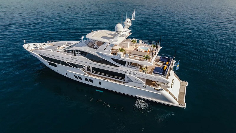 €1M price drop on 38m Benetti motor yacht Charisma