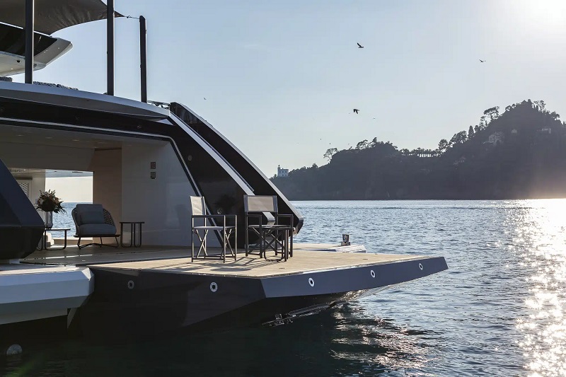 DIAMOND BINTA: 58 METERS OF TAILOR-MADE CHARM