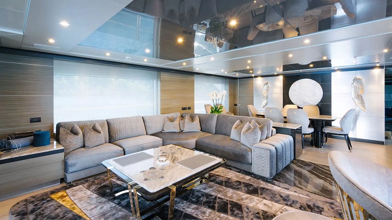 €1M price drop on 38m Benetti motor yacht Charisma