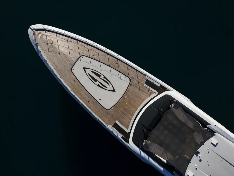 DIAMOND BINTA: 58 METERS OF TAILOR-MADE CHARM