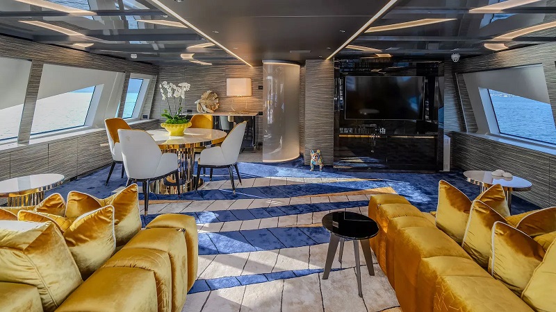 €1M price drop on 38m Benetti motor yacht Charisma