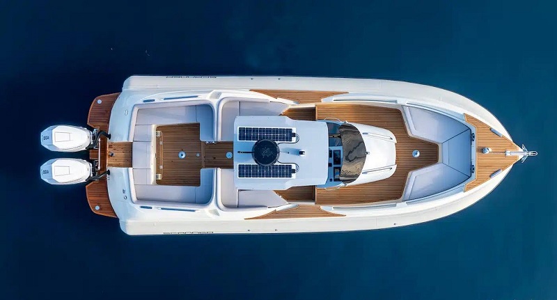 SCANNER ENVY 950 TENDER: ELEGANCE AT 60 KNOTS
