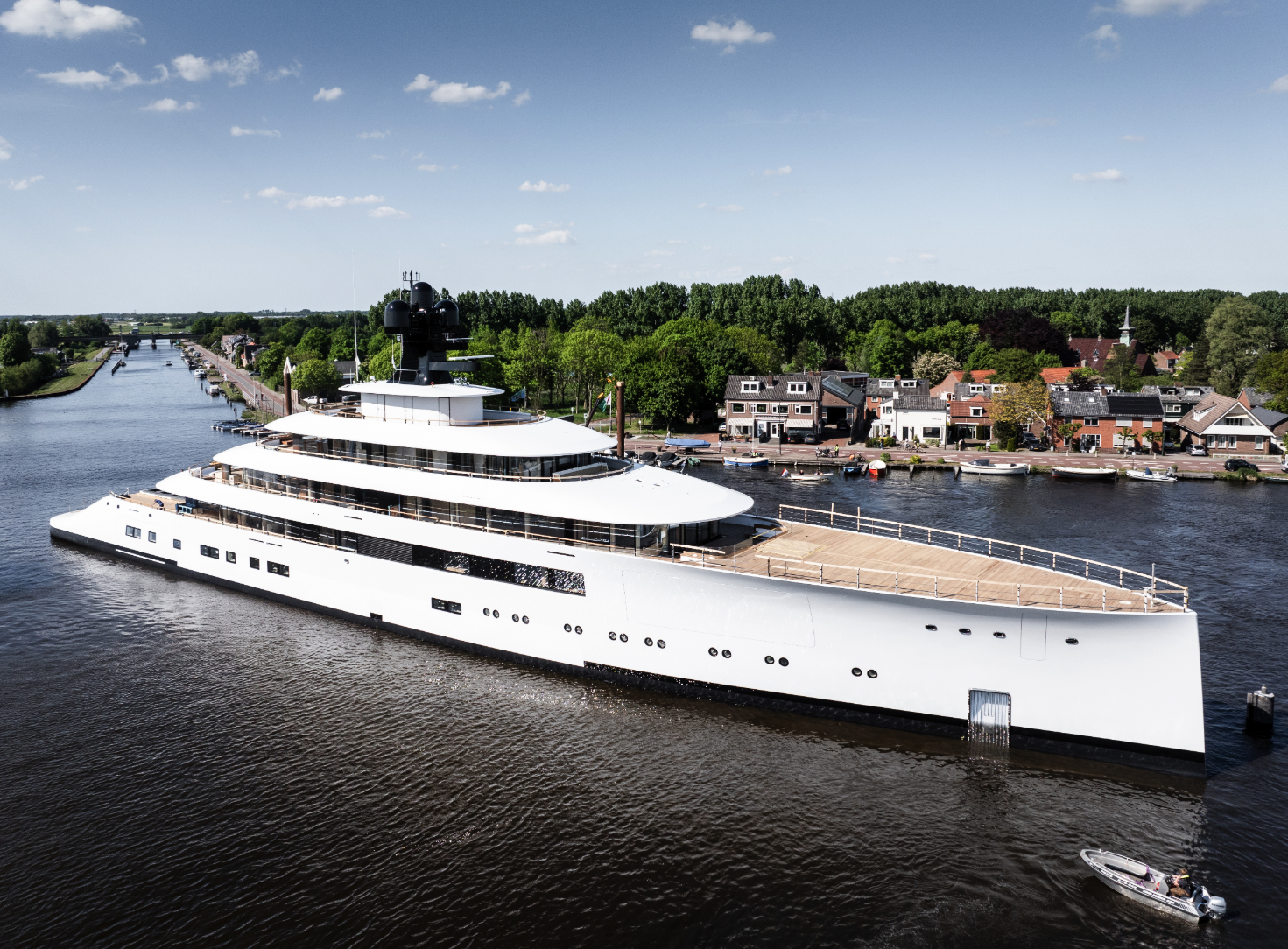 Feadship Launches 100m Project 824 from Kaag Facility