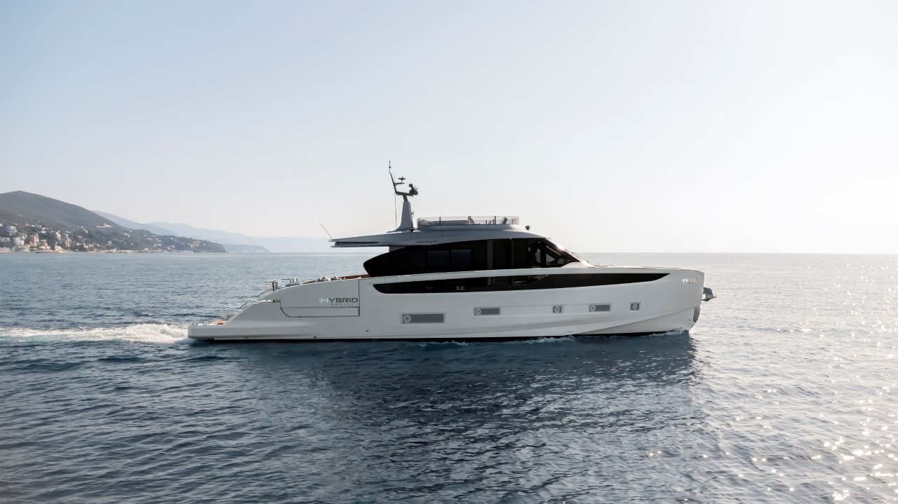 Azimut Seadeck 7 Wins 2025 Miglio Blue Design Award