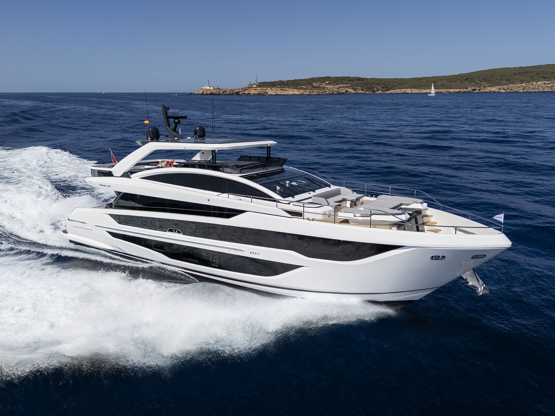 Pearl 82 Wins Best Motor Yacht Under 25m at International Yacht and Aviation Awards 2025