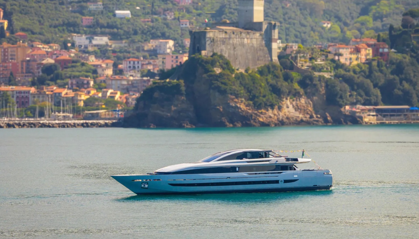 44m Fast Yacht Speedy Bear Launched by Baglietto