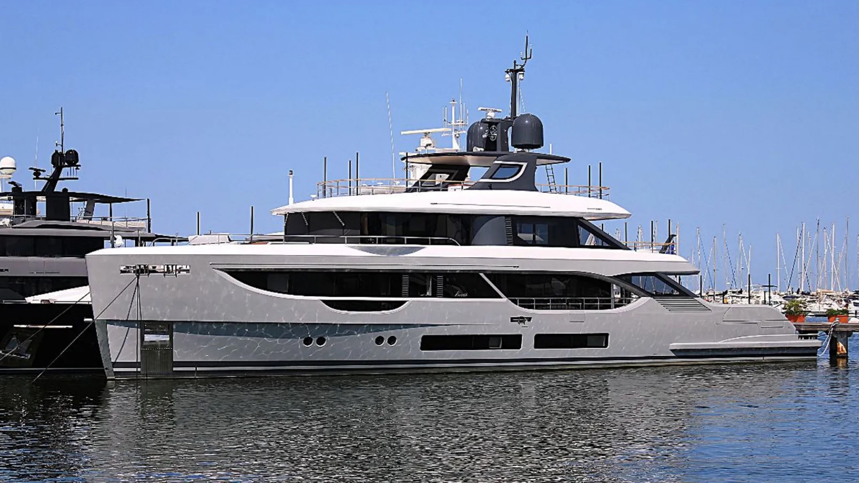 New Benetti Oasis 34 Motor Yacht Listed for Sale New Benetti Oasis 34 Motor Yacht Listed for Sale