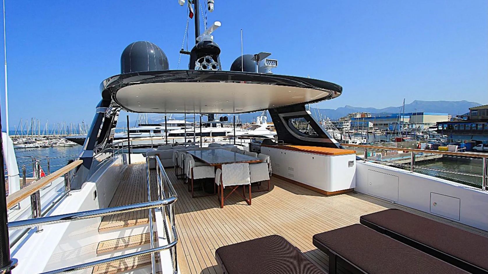 New Benetti Oasis 34 Motor Yacht Listed for Sale New Benetti Oasis 34 Motor Yacht Listed for Sale