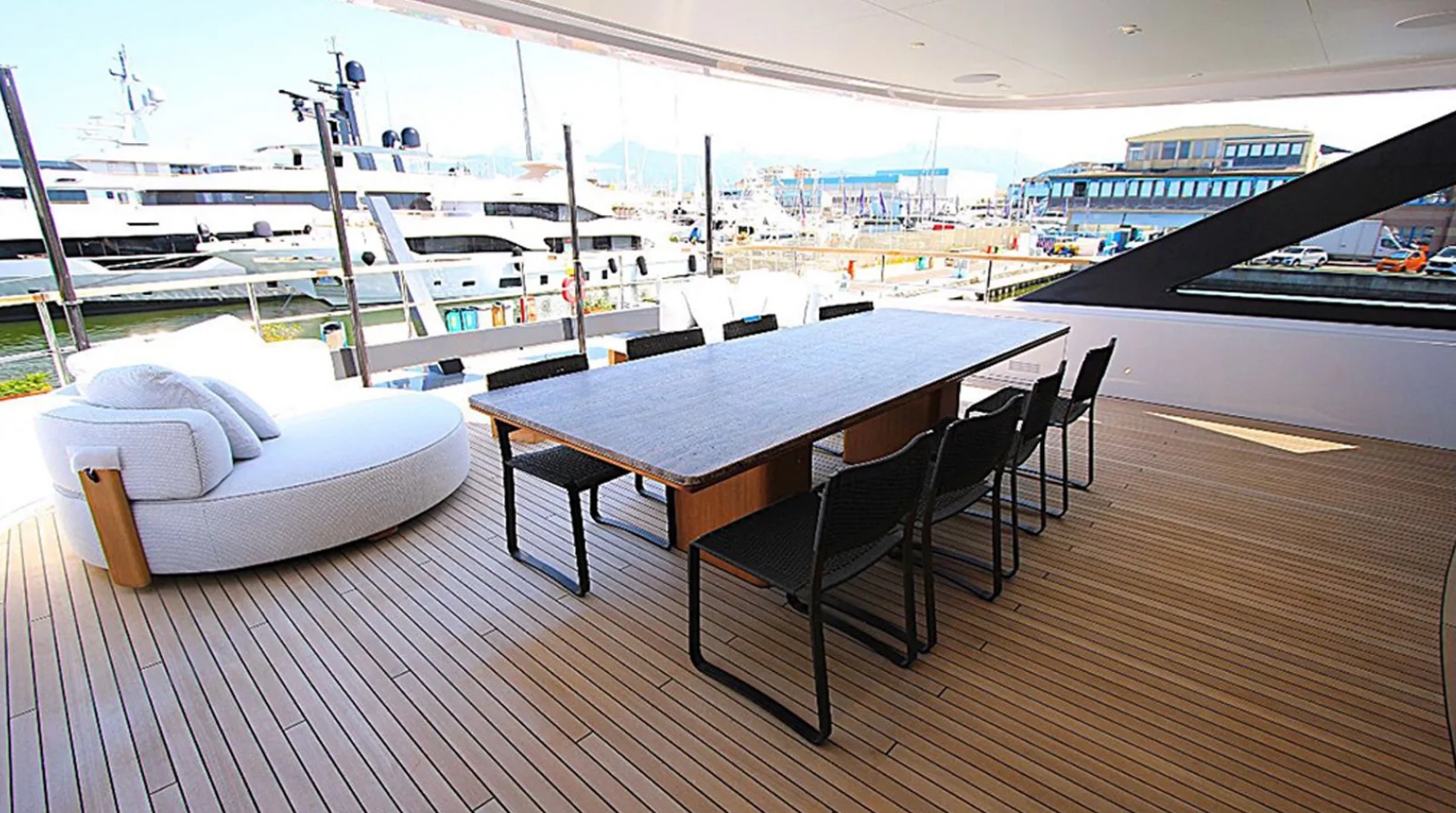 New Benetti Oasis 34 Motor Yacht Listed for Sale New Benetti Oasis 34 Motor Yacht Listed for Sale