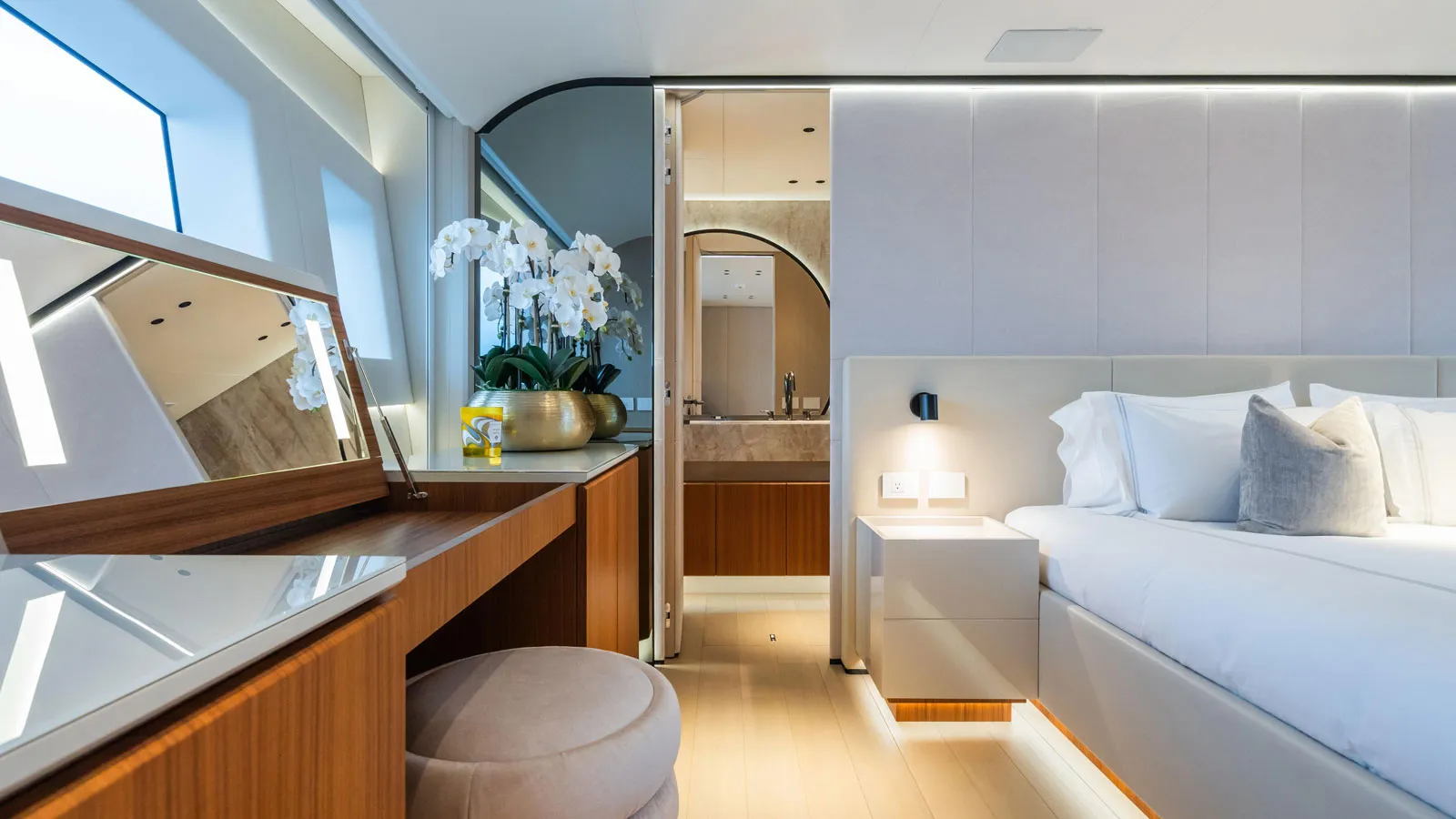 32m Mangusta 104 REV motor yacht Jacqpot sold