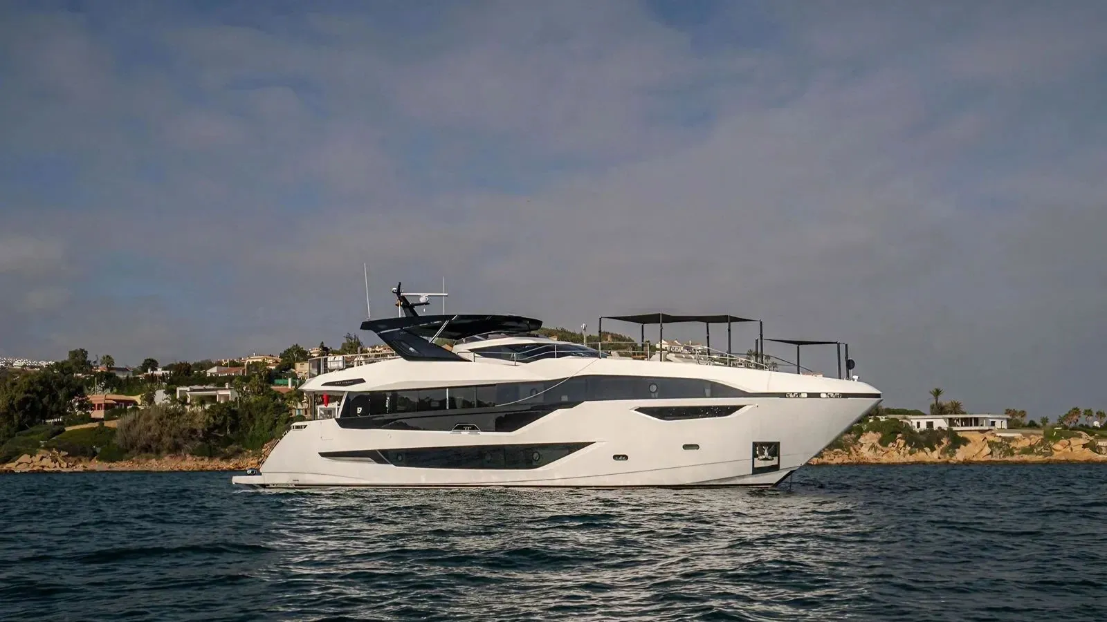 New 30m Sunseeker 100 motor yacht Contessa listed for sale