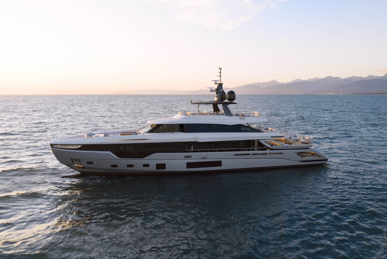 Azimut Unveils New Grande Trideck with m2atelier-Designed Interiors