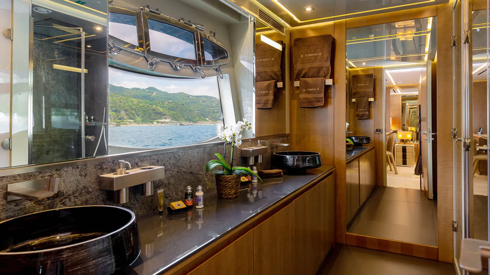 €1M price drop on 33m Pershing 108 motor yacht X-Trem II