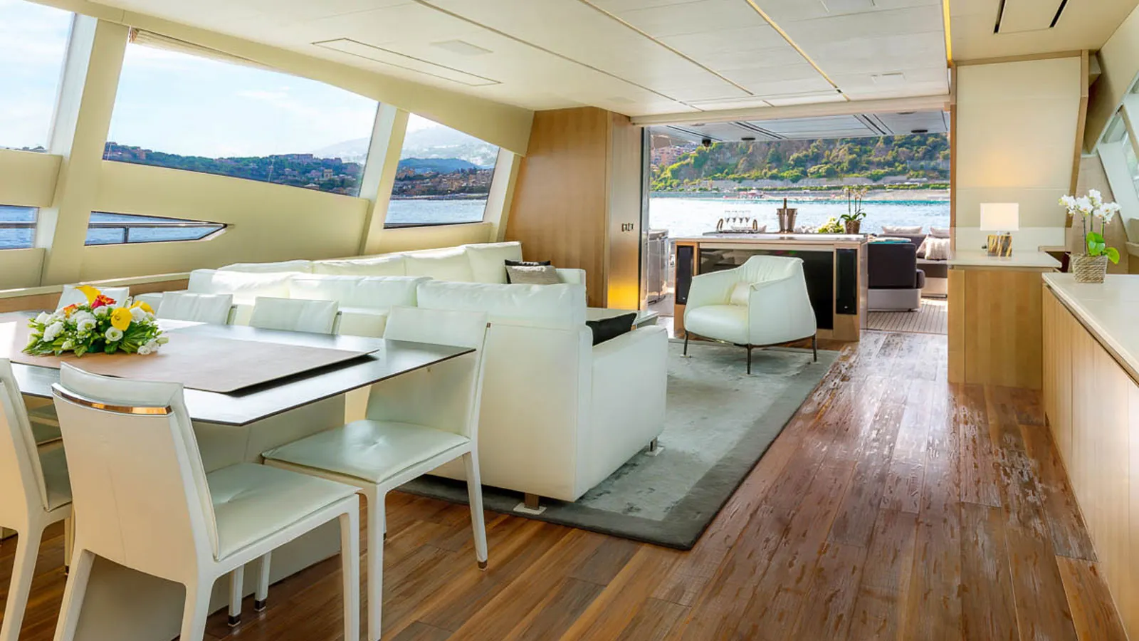 €1M price drop on 33m Pershing 108 motor yacht X-Trem II