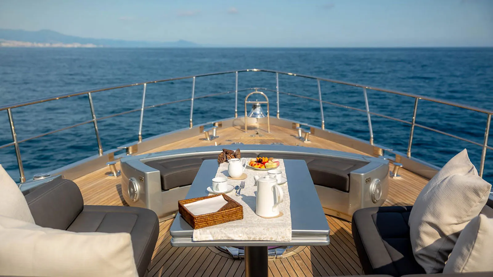 €1M price drop on 33m Pershing 108 motor yacht X-Trem II