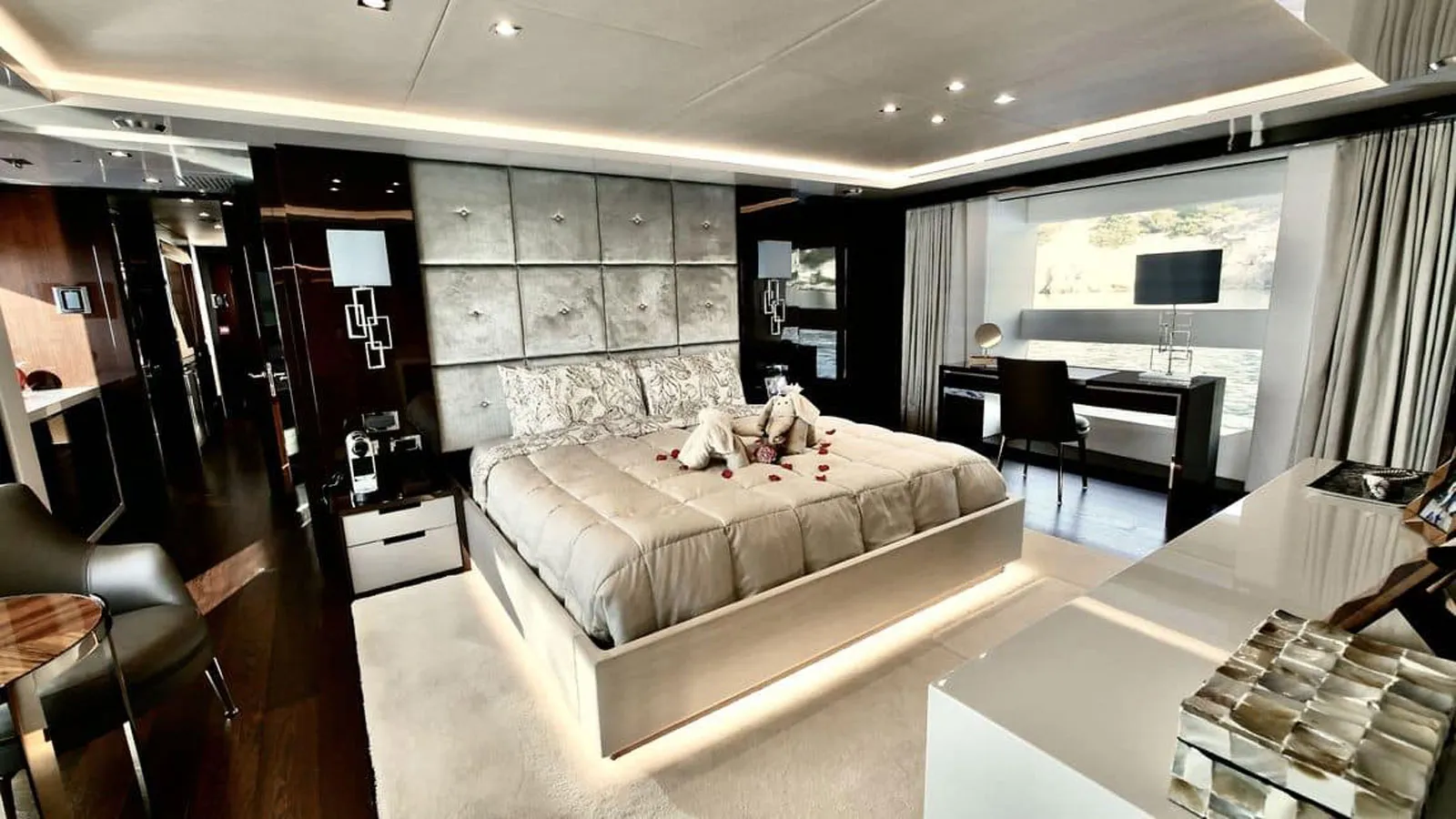 €600k price drop and CA change on Sunseeker 116 motor yacht Survivor 2