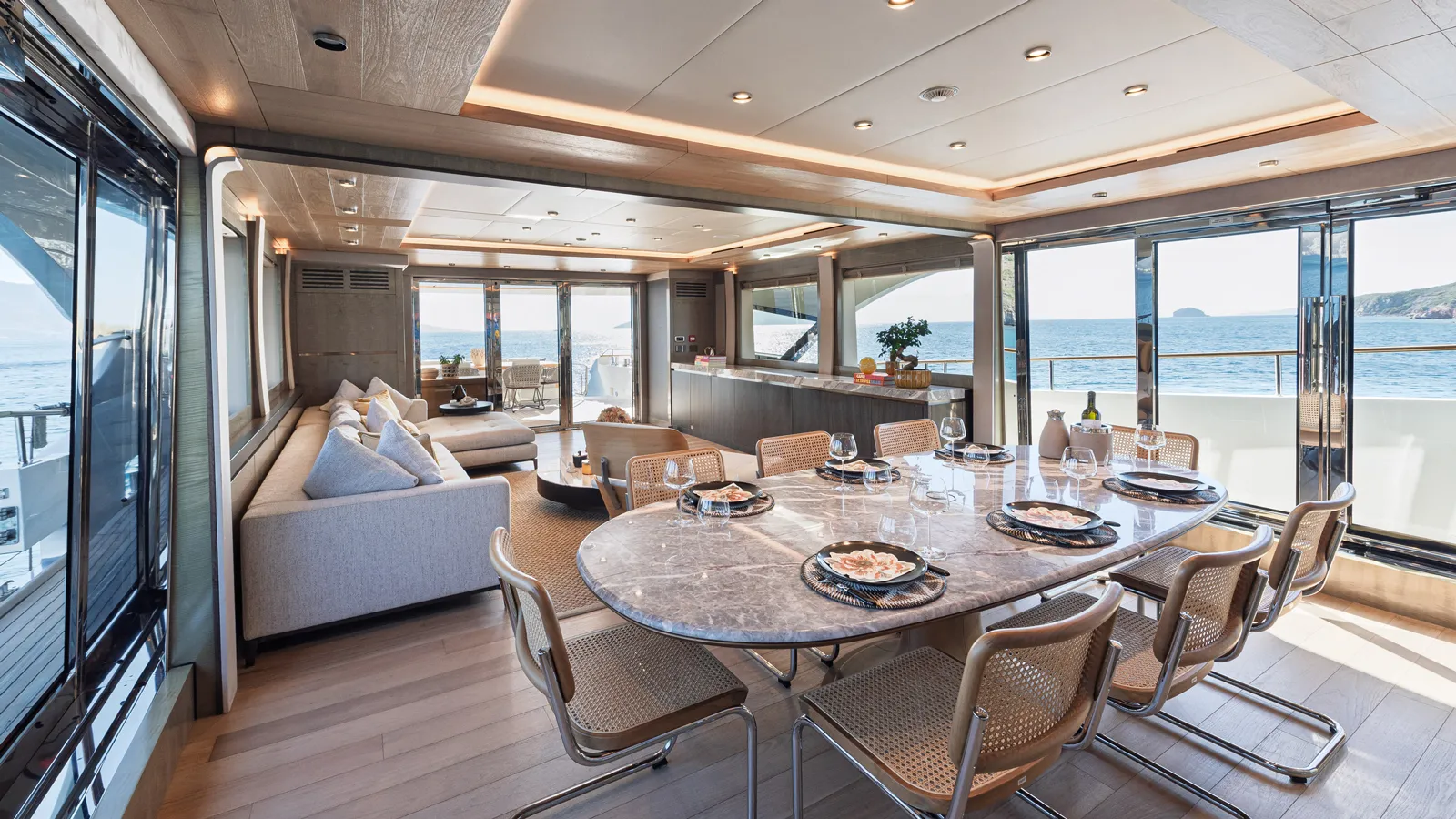 €800k price reduction on 29m MCY 96 motor yacht Papi 3