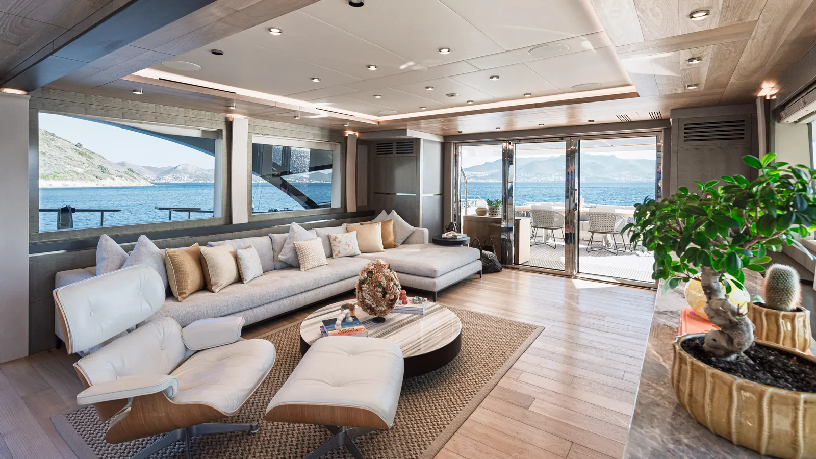 €800k price reduction on 29m MCY 96 motor yacht Papi 3