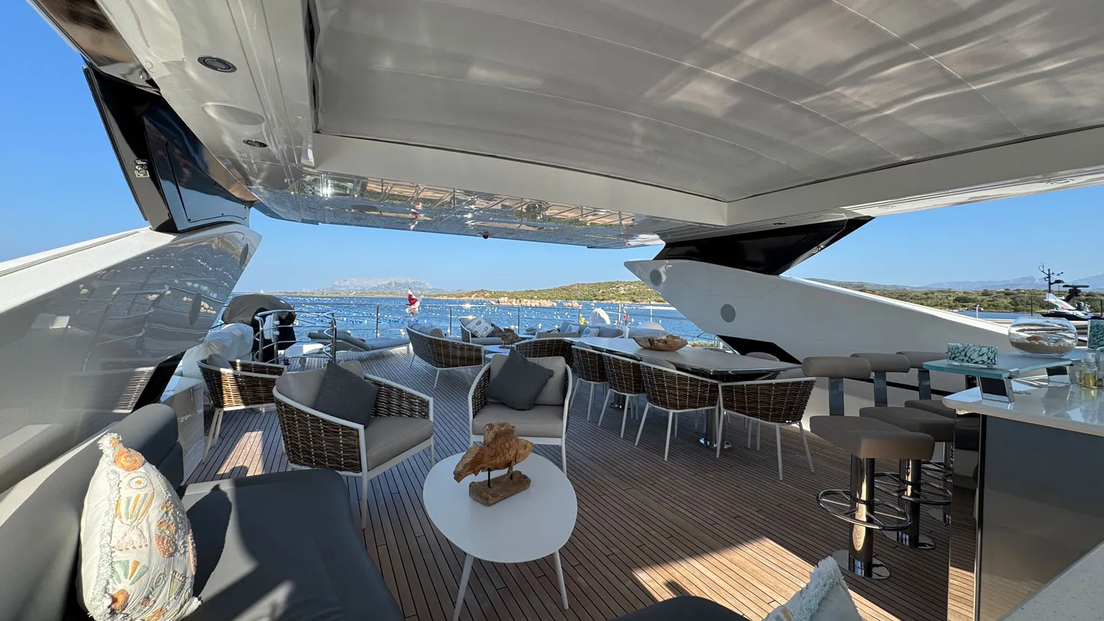 €600k price drop and CA change on Sunseeker 116 motor yacht Survivor 2