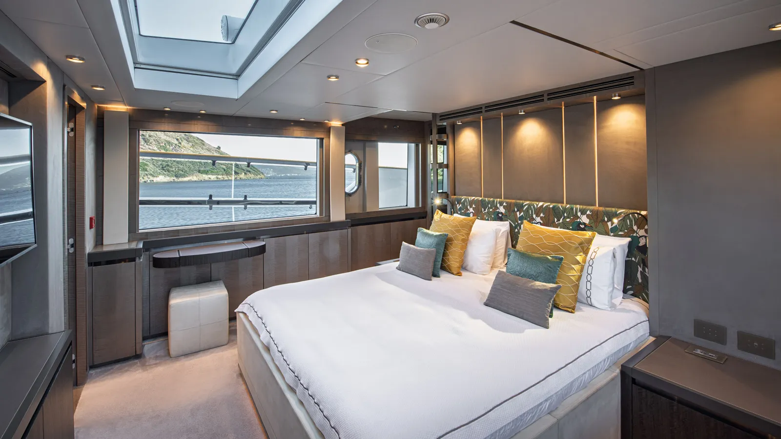 €800k price reduction on 29m MCY 96 motor yacht Papi 3