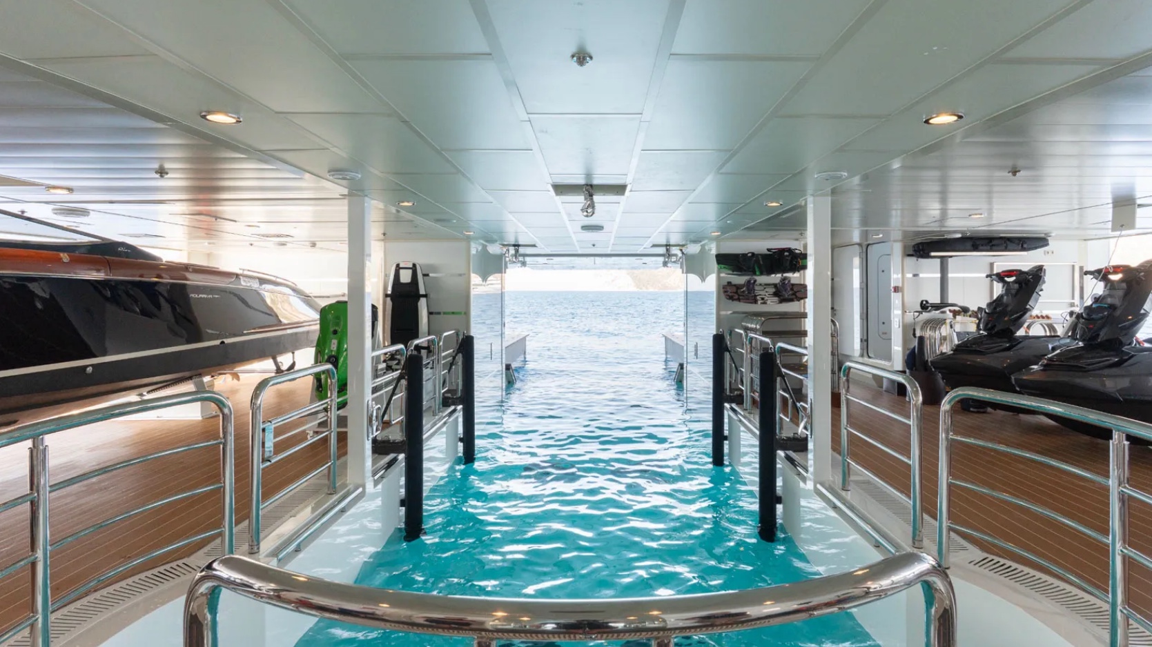 101m Superyacht I Dynasty Listed for Sale at €240 Million