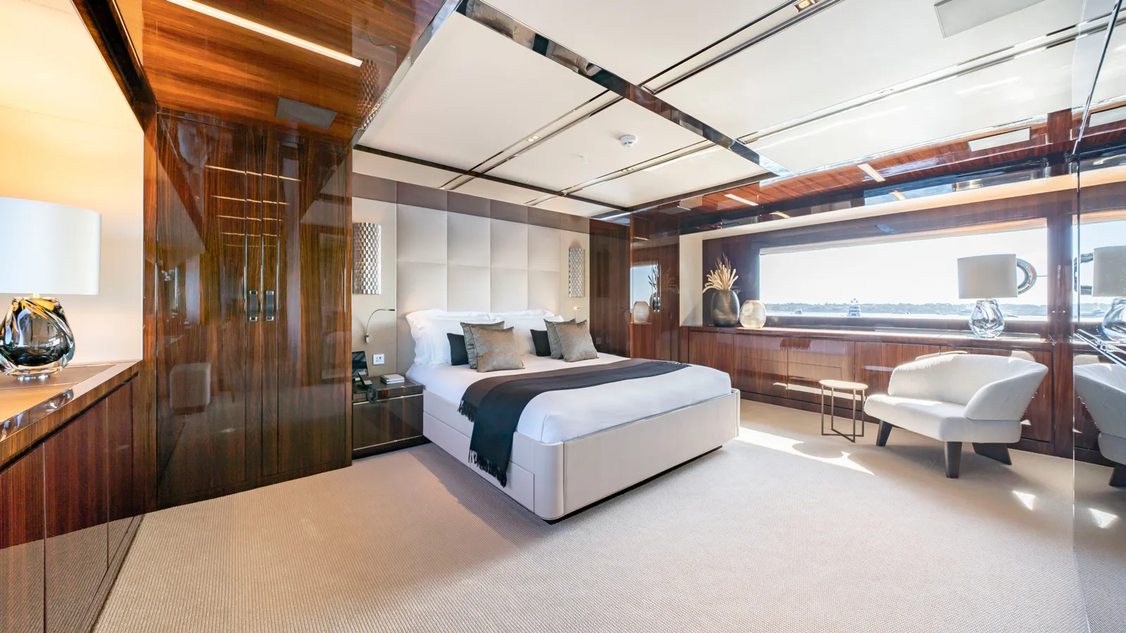 €1M price drop on 34m Riva planing yacht Elysium I