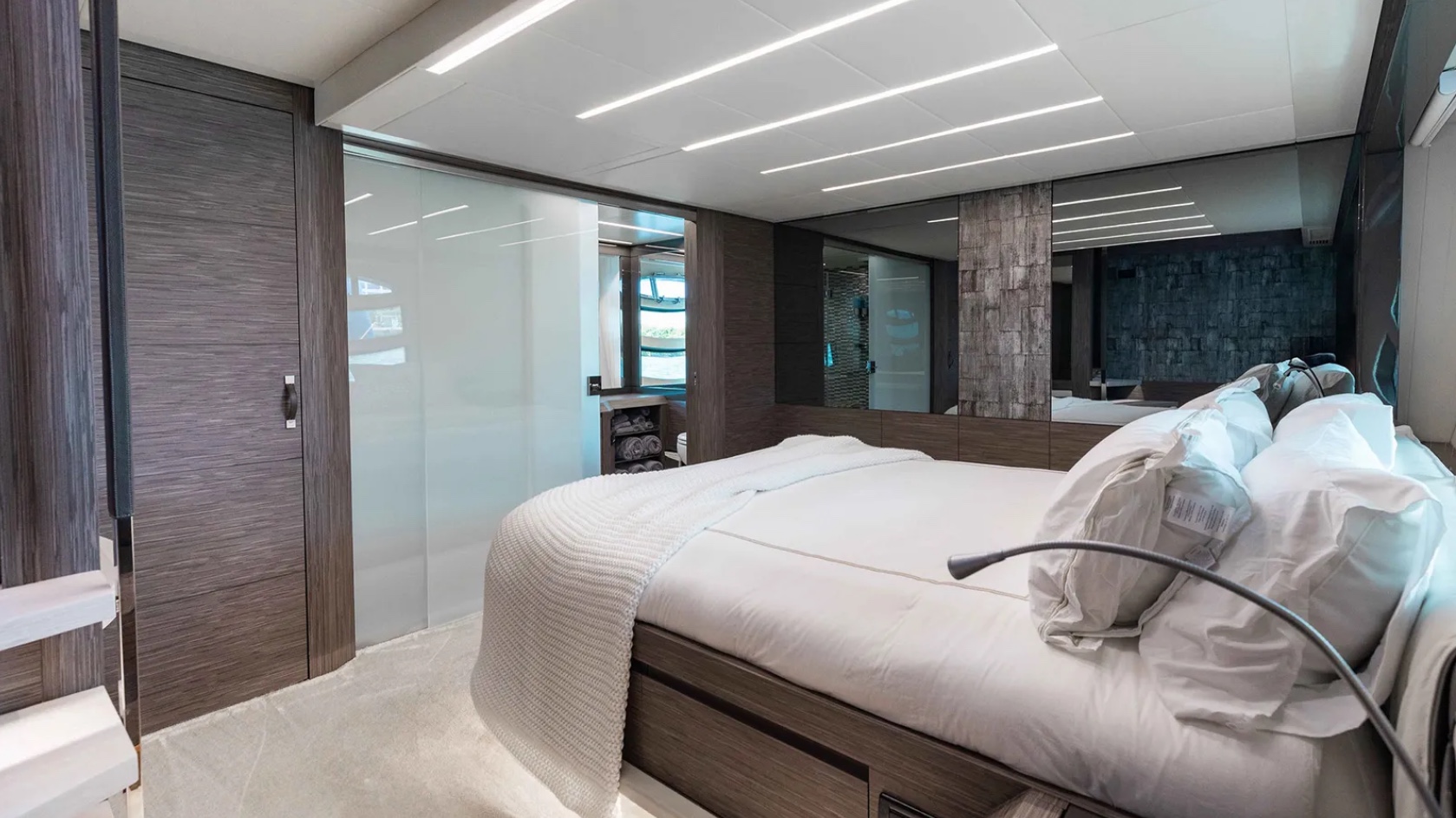 25m Pershing Motor Yacht African Wild Dog Sold