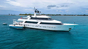 38m Heesen motor yacht Sea Axis listed for sale