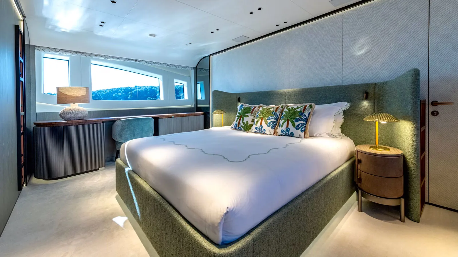 €1M price drop on 2024 Mangusta 104 REV motor yacht Delfina