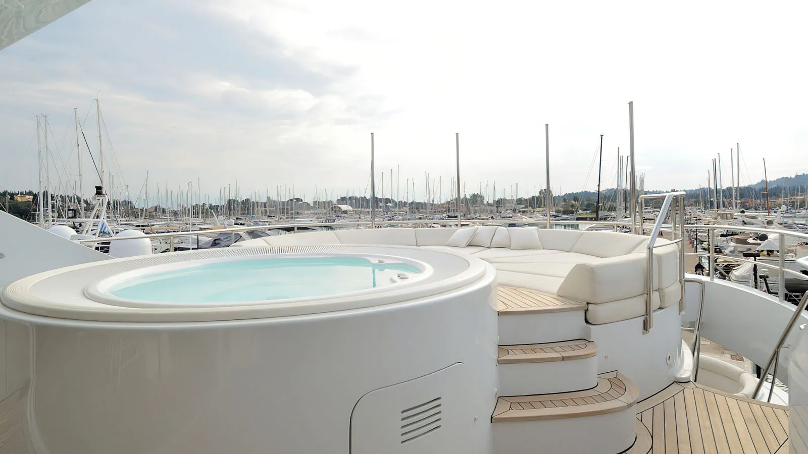 Further €1M price reduction on Heesen's 46m motor yacht King Louis