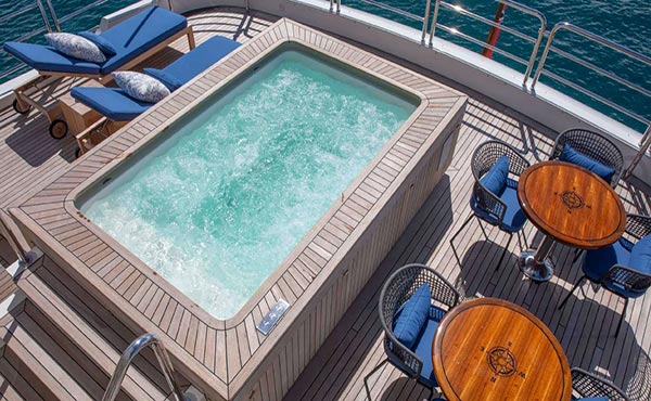 0k price drop on 44m Benetti motor yacht Sur La Mer