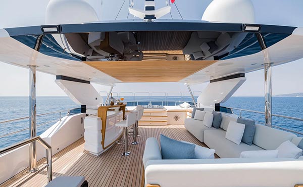 38m Majesty 120 motor yacht Olivia sold