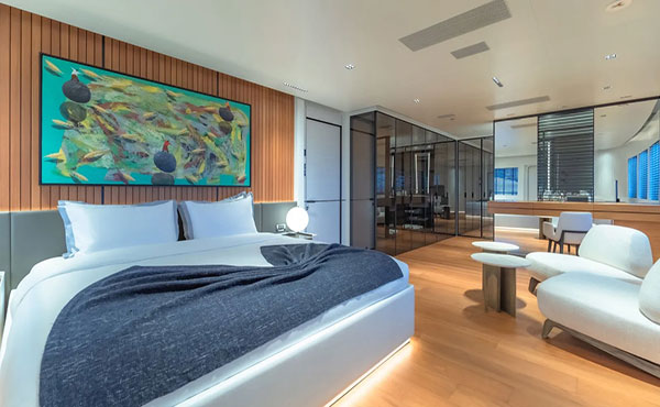 Further https://xeimg.jiagle.com/images/2025-11-05/dNG6tCXdR26g2Jvwdk68sjWnyztPfrNxc8JfzuLj.jpg.5M price reduction on 36m SilverYachts catamaran SpaceCat featured in The White Lotus