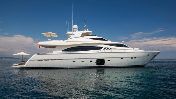 €550,000 price drop on Ferretti motor yacht Sans Abri