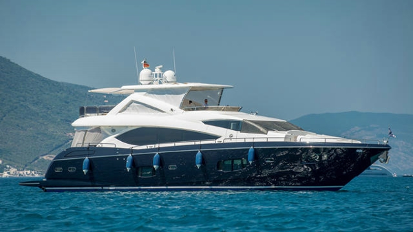 Sunseeker motor yacht Dijana sold