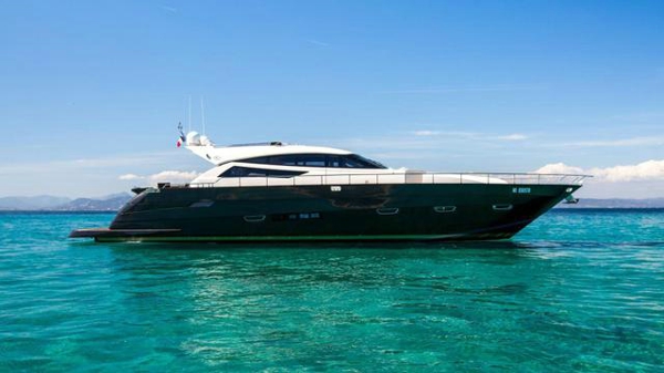 Price cut on Cayman motor yacht Nea Moni